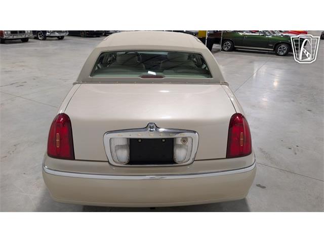 2001 Lincoln Town Car (CC-2071975) for sale in Caledonia, Wisconsin