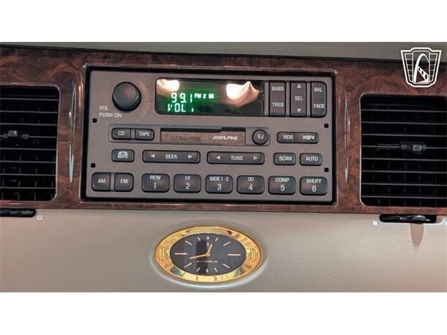 2001 Lincoln Town Car (CC-2071975) for sale in Caledonia, Wisconsin