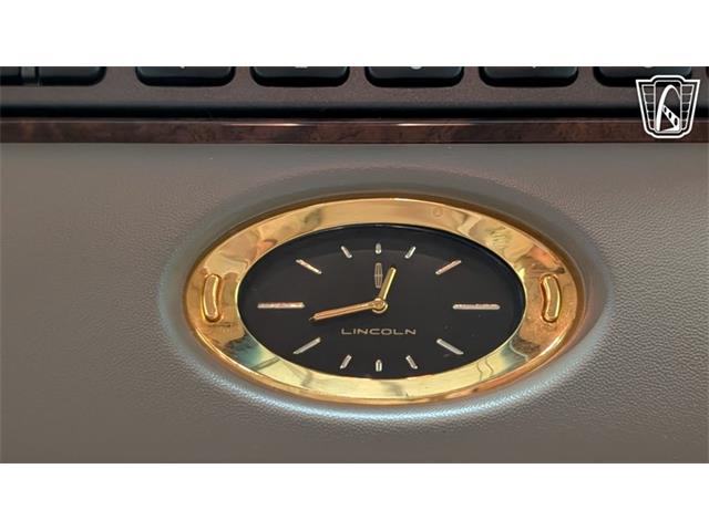 2001 Lincoln Town Car (CC-2071975) for sale in Caledonia, Wisconsin
