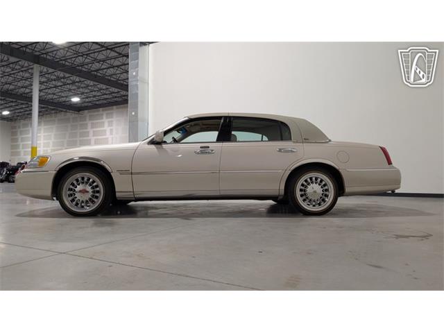 2001 Lincoln Town Car (CC-2071975) for sale in Caledonia, Wisconsin
