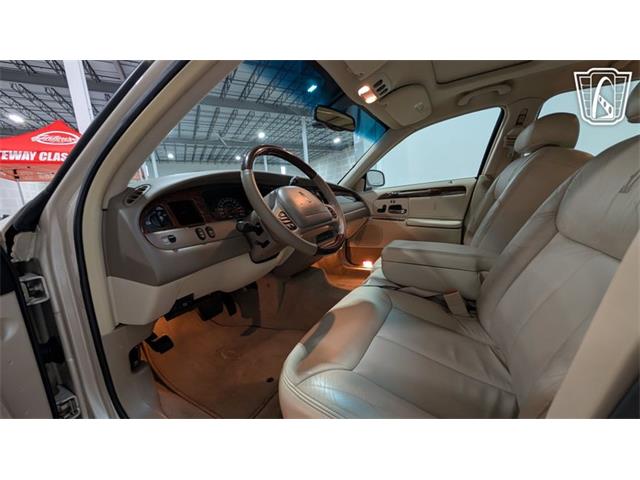 2001 Lincoln Town Car (CC-2071975) for sale in Caledonia, Wisconsin
