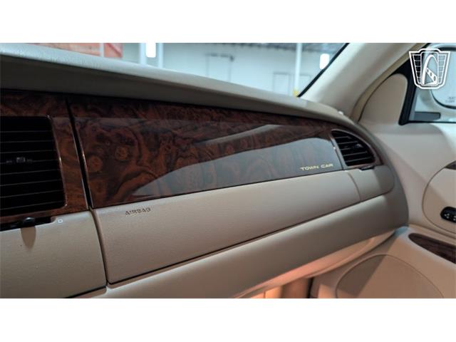 2001 Lincoln Town Car (CC-2071975) for sale in Caledonia, Wisconsin