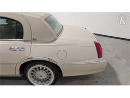 2001 Lincoln Town Car (CC-2071975) for sale in Caledonia, Wisconsin
