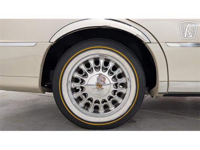 2001 Lincoln Town Car (CC-2071975) for sale in Caledonia, Wisconsin