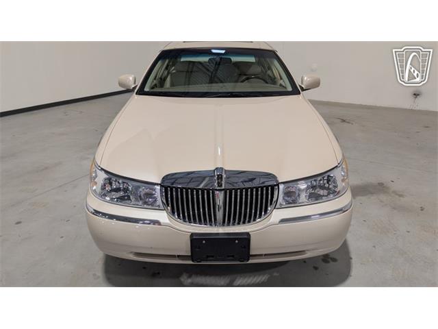 2001 Lincoln Town Car (CC-2071975) for sale in Caledonia, Wisconsin