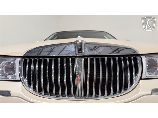 2001 Lincoln Town Car (CC-2071975) for sale in Caledonia, Wisconsin