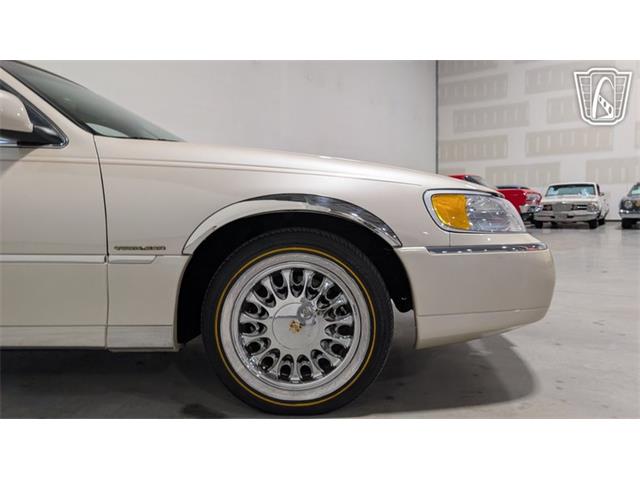 2001 Lincoln Town Car (CC-2071975) for sale in Caledonia, Wisconsin