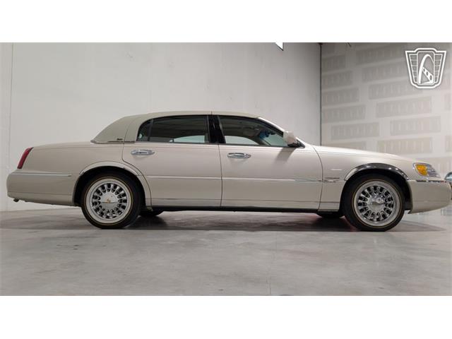 2001 Lincoln Town Car (CC-2071975) for sale in Caledonia, Wisconsin