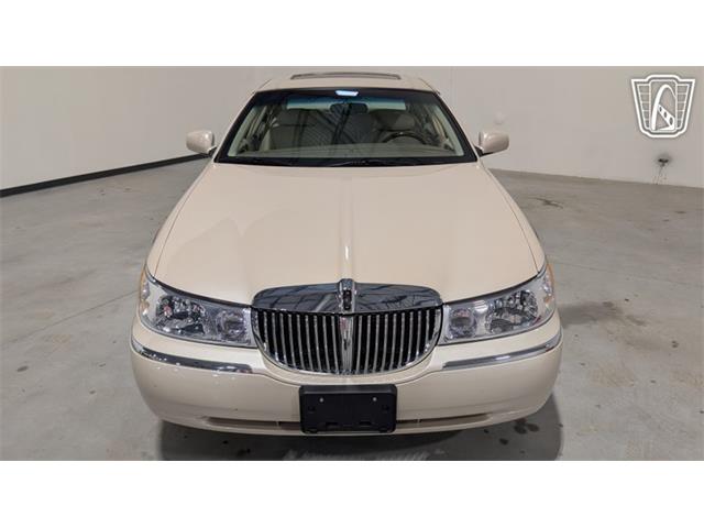 2001 Lincoln Town Car (CC-2071975) for sale in Caledonia, Wisconsin