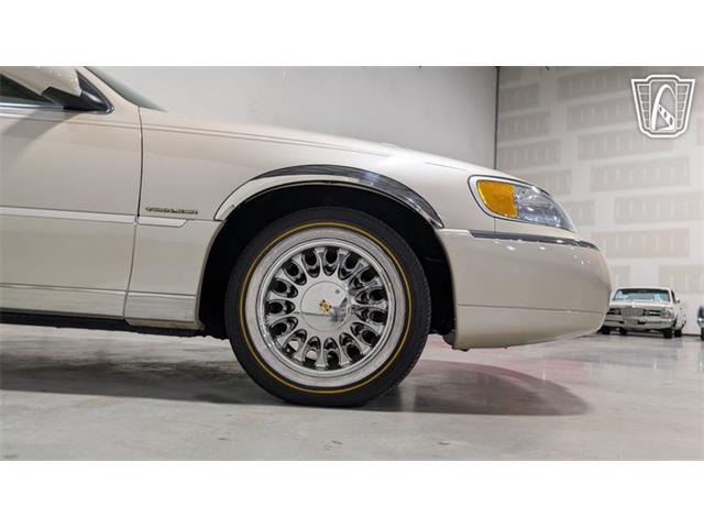 2001 Lincoln Town Car (CC-2071975) for sale in Caledonia, Wisconsin