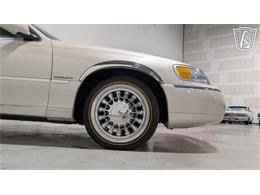 2001 Lincoln Town Car (CC-2071975) for sale in Caledonia, Wisconsin