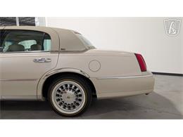 2001 Lincoln Town Car (CC-2071975) for sale in Caledonia, Wisconsin