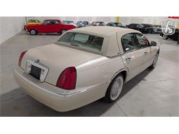 2001 Lincoln Town Car (CC-2071975) for sale in Caledonia, Wisconsin