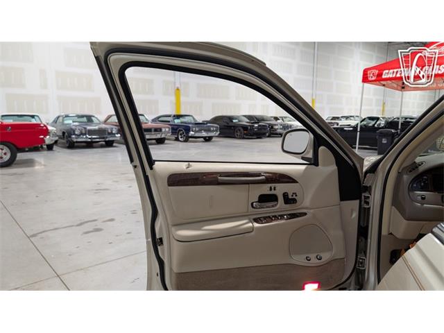 2001 Lincoln Town Car (CC-2071975) for sale in Caledonia, Wisconsin