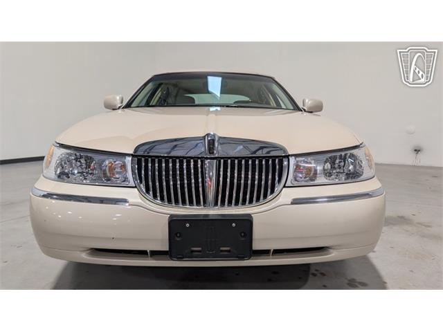2001 Lincoln Town Car (CC-2071975) for sale in Caledonia, Wisconsin