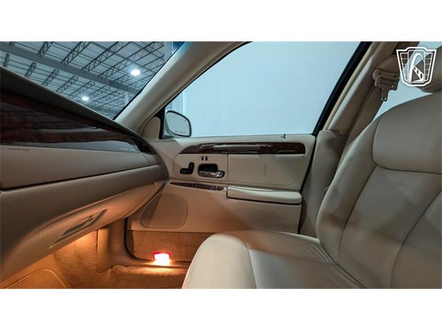 2001 Lincoln Town Car (CC-2071975) for sale in Caledonia, Wisconsin