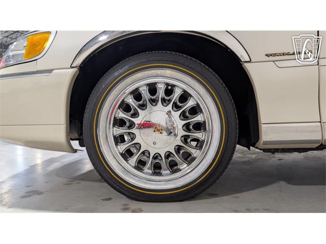 2001 Lincoln Town Car (CC-2071975) for sale in Caledonia, Wisconsin