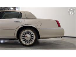2001 Lincoln Town Car (CC-2071975) for sale in Caledonia, Wisconsin