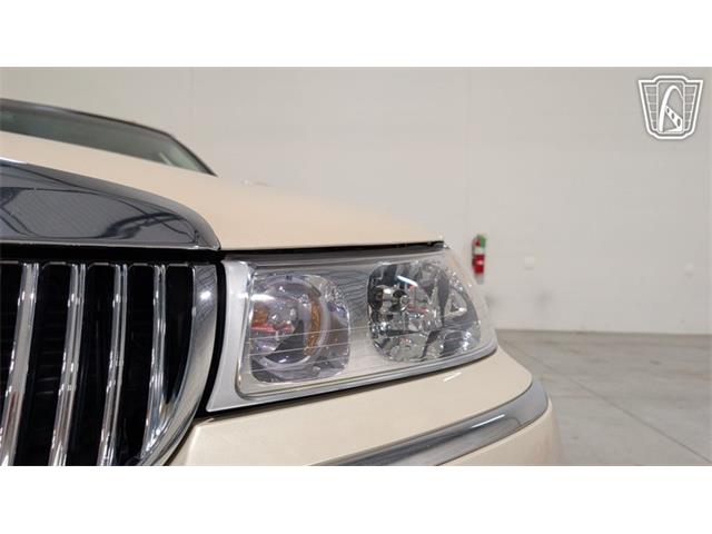 2001 Lincoln Town Car (CC-2071975) for sale in Caledonia, Wisconsin