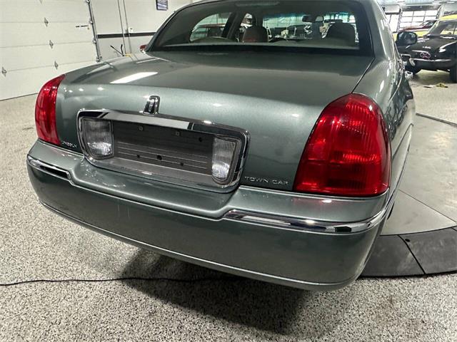 2006 Lincoln Town Car (CC-2072152) for sale in McDonald, Pennsylvania