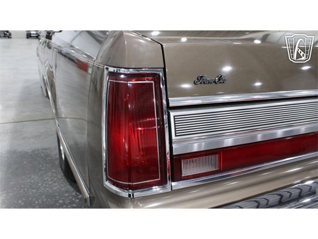 1989 Lincoln Town Car (CC-2074462) for sale in Runnemede, New Jersey