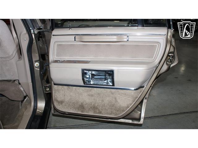 1989 Lincoln Town Car (CC-2074462) for sale in Runnemede, New Jersey