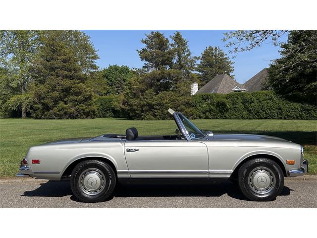 1969 Mercedes-Benz 280SL (CC-2074997) for sale in Southampton, New York
