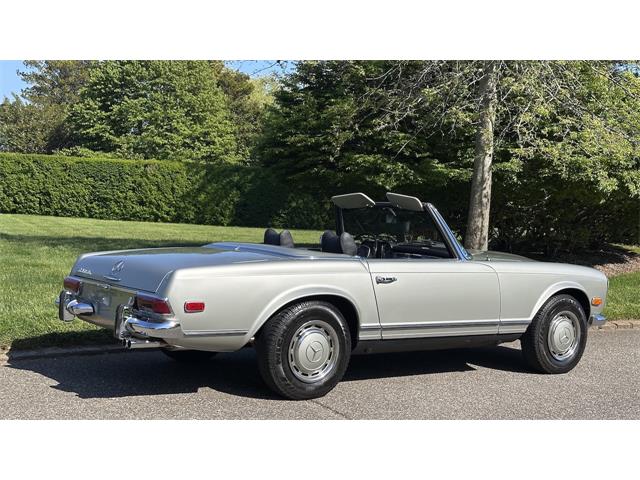 1969 Mercedes-Benz 280SL (CC-2074997) for sale in Southampton, New York