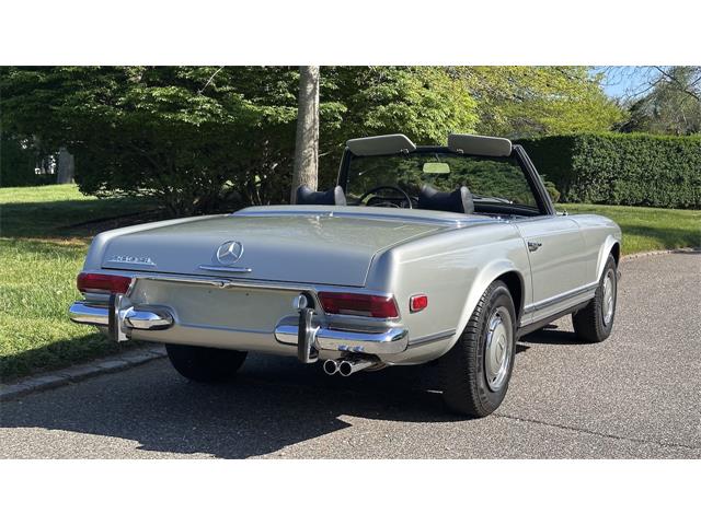 1969 Mercedes-Benz 280SL (CC-2074997) for sale in Southampton, New York