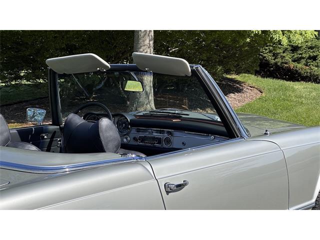 1969 Mercedes-Benz 280SL (CC-2074997) for sale in Southampton, New York