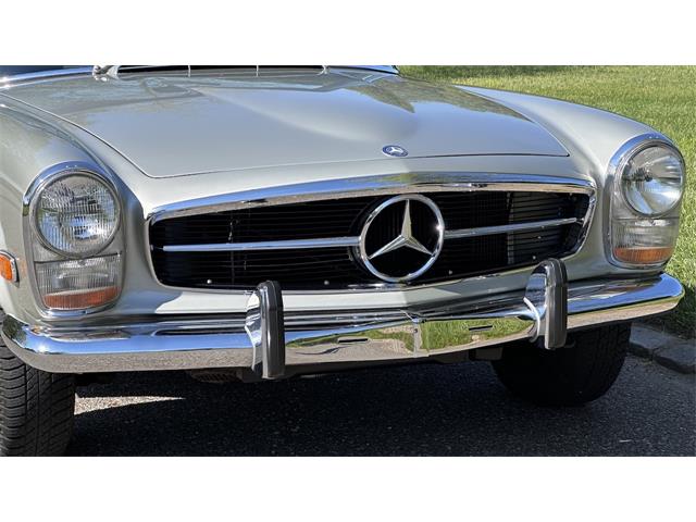 1969 Mercedes-Benz 280SL (CC-2074997) for sale in Southampton, New York