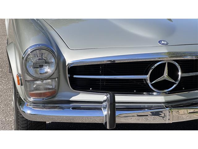 1969 Mercedes-Benz 280SL (CC-2074997) for sale in Southampton, New York