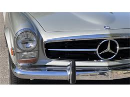 1969 Mercedes-Benz 280SL (CC-2074997) for sale in Southampton, New York