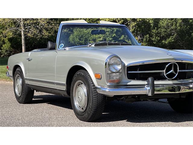 1969 Mercedes-Benz 280SL (CC-2074997) for sale in Southampton, New York
