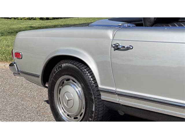 1969 Mercedes-Benz 280SL (CC-2074997) for sale in Southampton, New York