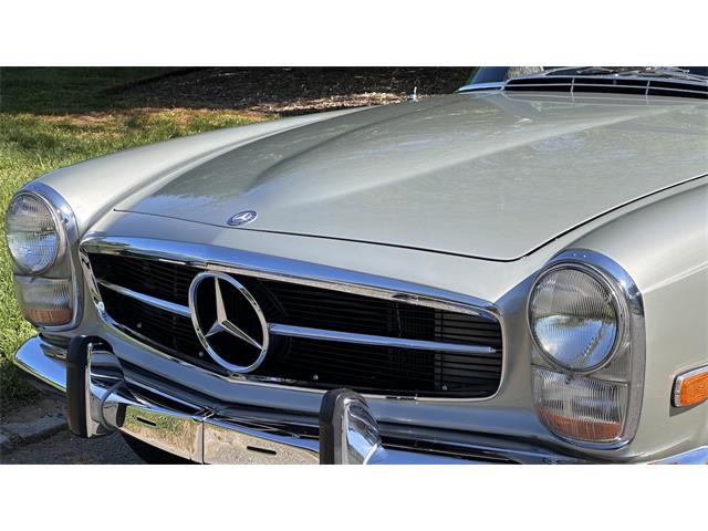 1969 Mercedes-Benz 280SL (CC-2074997) for sale in Southampton, New York