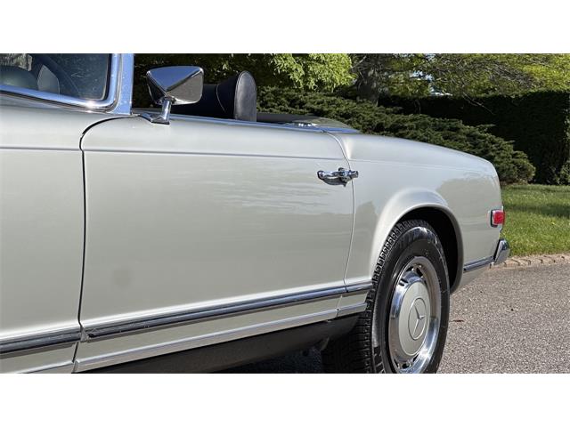 1969 Mercedes-Benz 280SL (CC-2074997) for sale in Southampton, New York