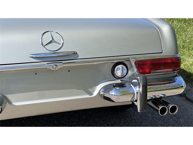 1969 Mercedes-Benz 280SL (CC-2074997) for sale in Southampton, New York