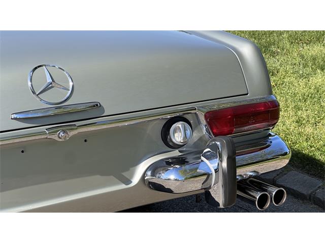 1969 Mercedes-Benz 280SL (CC-2074997) for sale in Southampton, New York