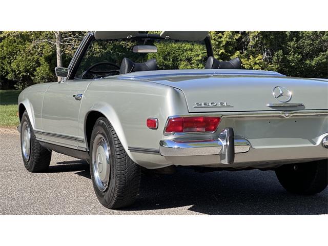 1969 Mercedes-Benz 280SL (CC-2074997) for sale in Southampton, New York
