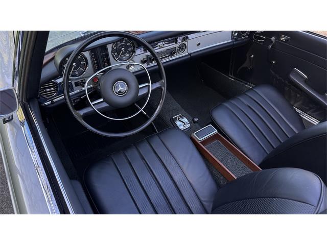 1969 Mercedes-Benz 280SL (CC-2074997) for sale in Southampton, New York