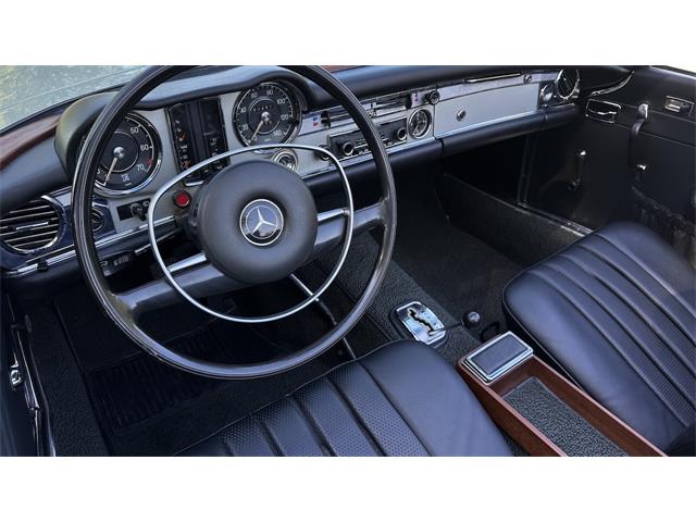 1969 Mercedes-Benz 280SL (CC-2074997) for sale in Southampton, New York