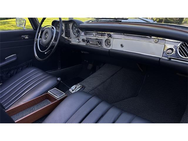 1969 Mercedes-Benz 280SL (CC-2074997) for sale in Southampton, New York