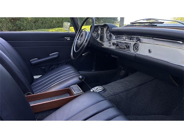 1969 Mercedes-Benz 280SL (CC-2074997) for sale in Southampton, New York