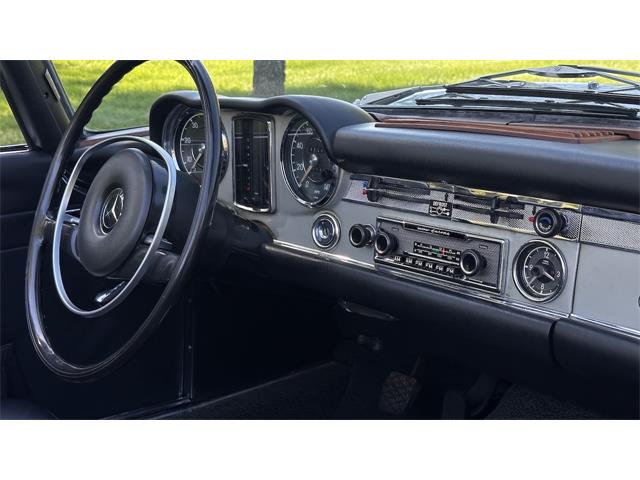 1969 Mercedes-Benz 280SL (CC-2074997) for sale in Southampton, New York