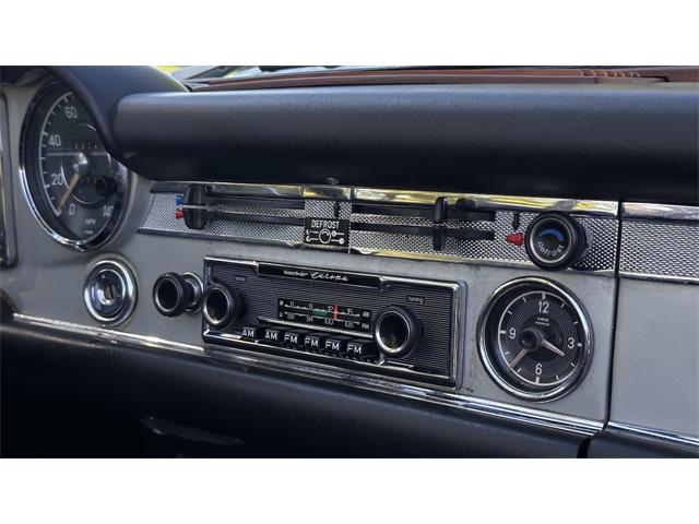 1969 Mercedes-Benz 280SL (CC-2074997) for sale in Southampton, New York