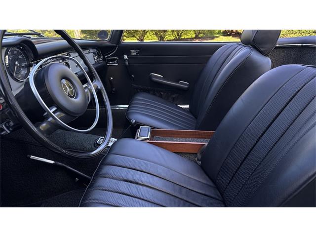1969 Mercedes-Benz 280SL (CC-2074997) for sale in Southampton, New York