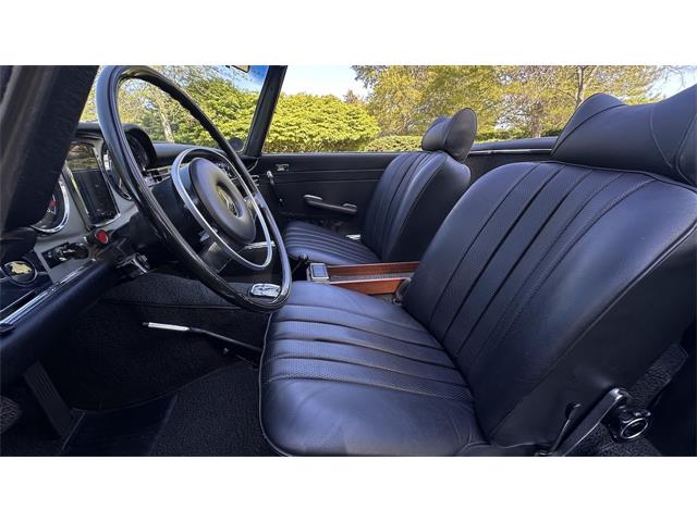 1969 Mercedes-Benz 280SL (CC-2074997) for sale in Southampton, New York