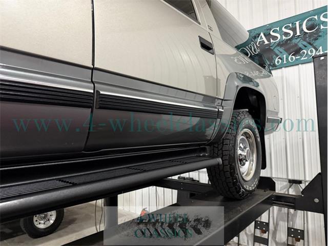1999 GMC Suburban (CC-2075704) for sale in Holland , Michigan