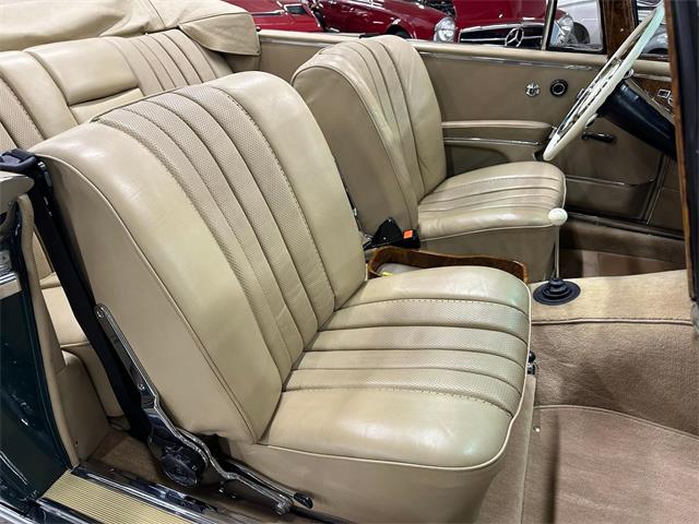 1965 Mercedes-Benz 220 (CC-2082939) for sale in Huntington Station, New York